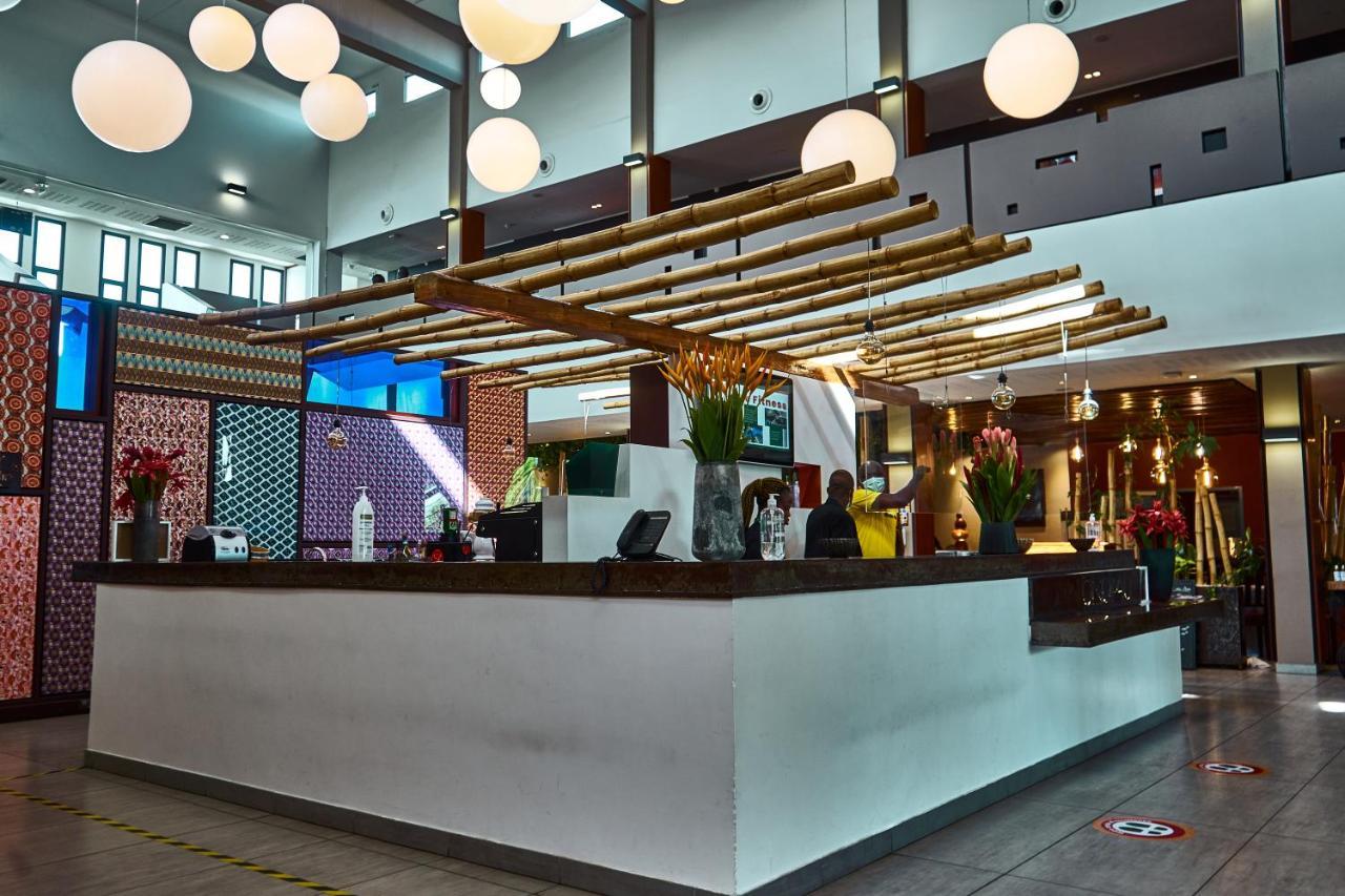 Onomo Hotel โลเม ภายนอก รูปภาพ